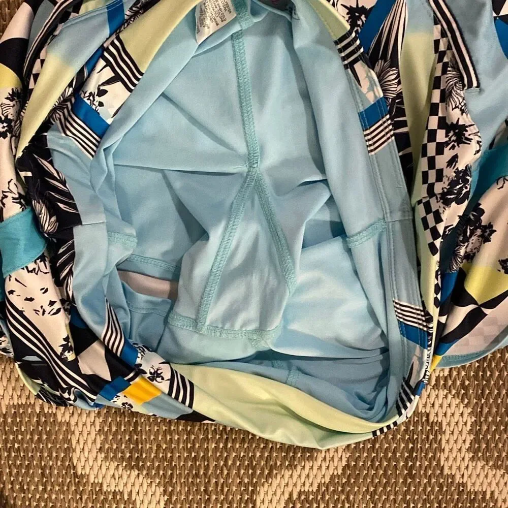 Lucky in Love Urbana flip skort  in cool blue color scheme size extra large - Picture 4 of 11